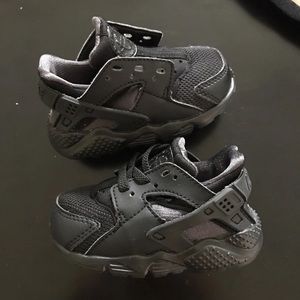 Toddler black huaraches size 4